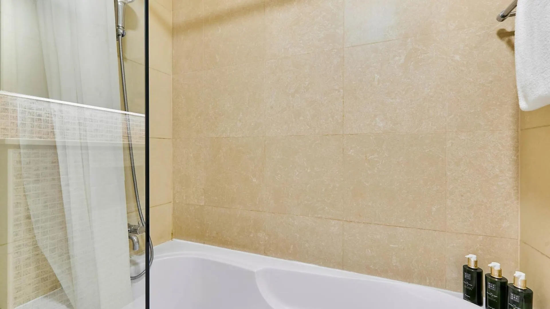 Bnbmehomes - Claren Tower Dubai Apartment